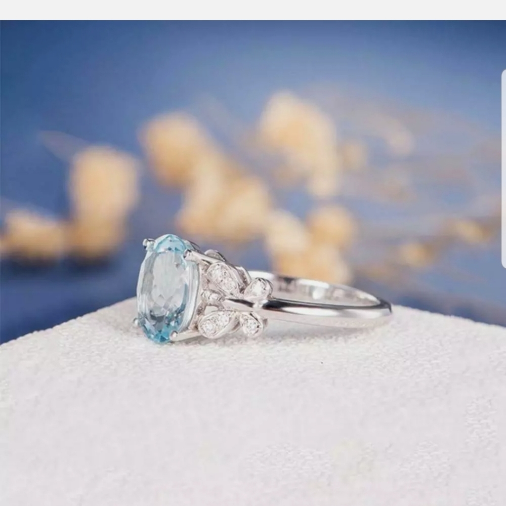 **New silver toned sky blue cubic Zirconia ring - Picture 4 of 12